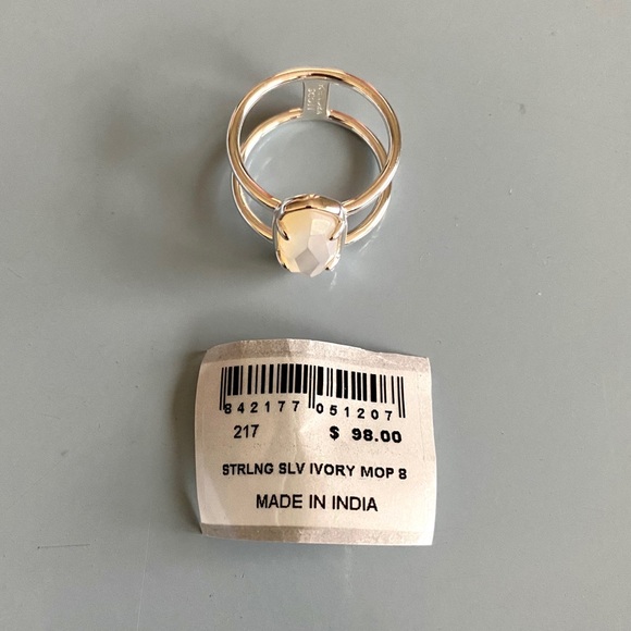 [SOLD] Elyse Sterling Silver Ring Ivory Pearl - Picture 3 of 4